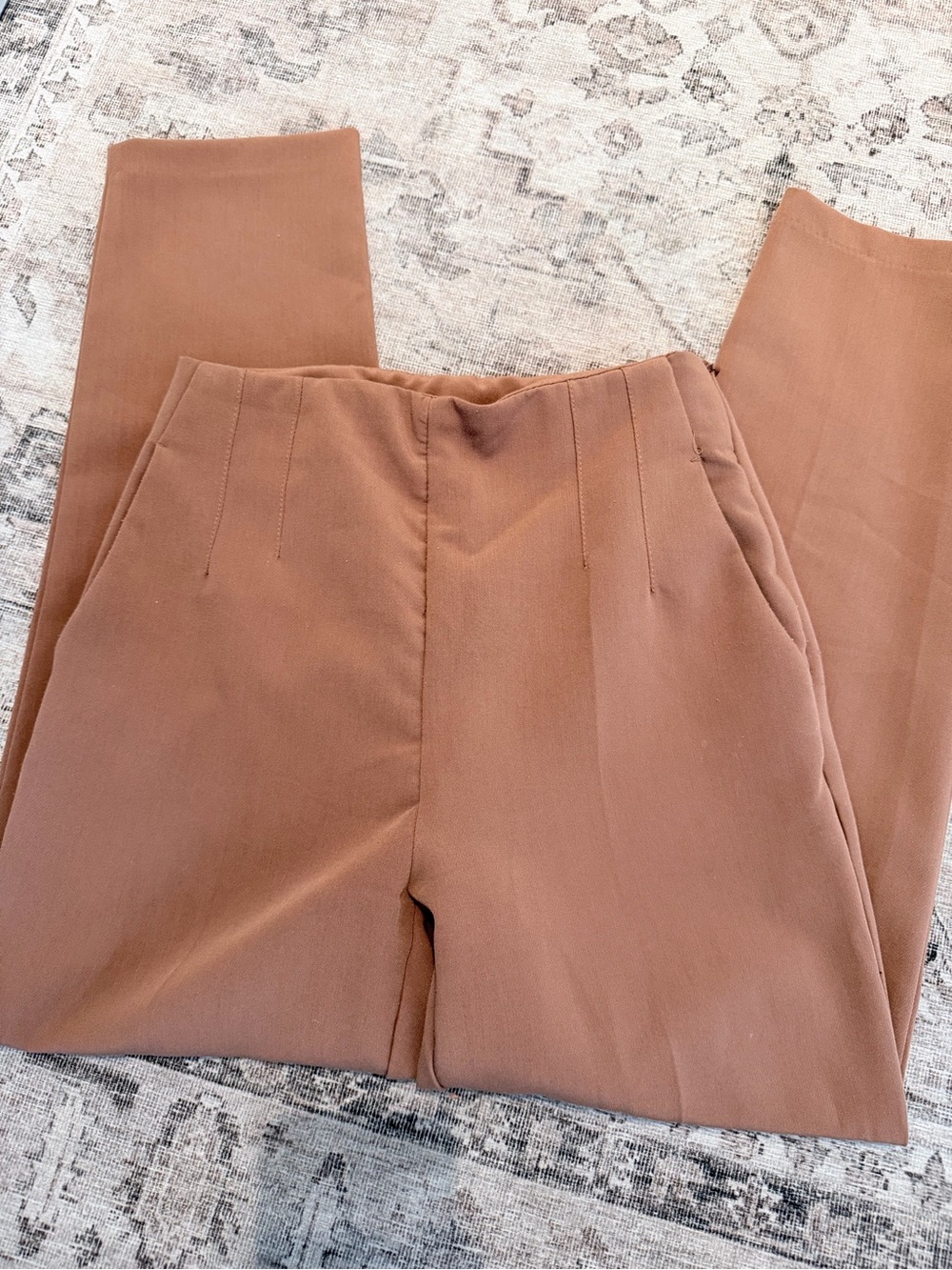 Dynamite Women's Tailored High-Rise Pants in Warm Brown